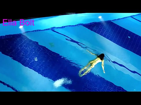 ❤️ หยุดดูไม่ได้เลย หนุ่มผมบลอนด์โดนจับได้ว่ายเปลือยกายอยู่ใน ELLA BOLT resort pool ❤️ เย็ด ที่เรา ️❤